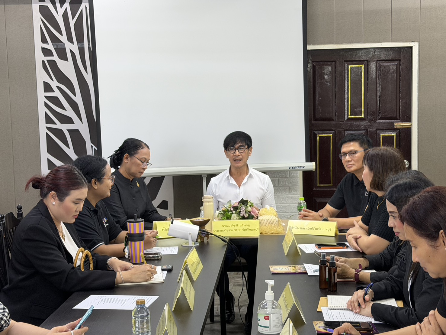 พช. นนทบุรี ร่วมประชุมขับเคลื่อนงานเครือข่าย OTOP จังหวัดนนทบุรี ณ ที่ทำการ OTOP Trader จังหวัดนนทบุรี
